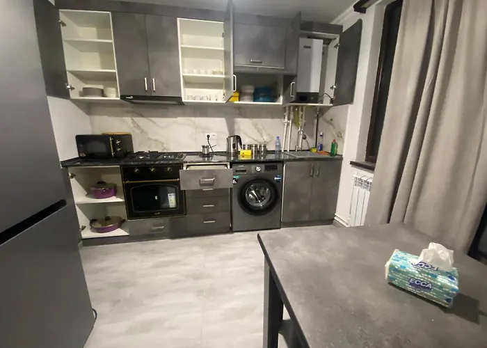 2 Cosy Apartment In Townhouse Near Airport Evn