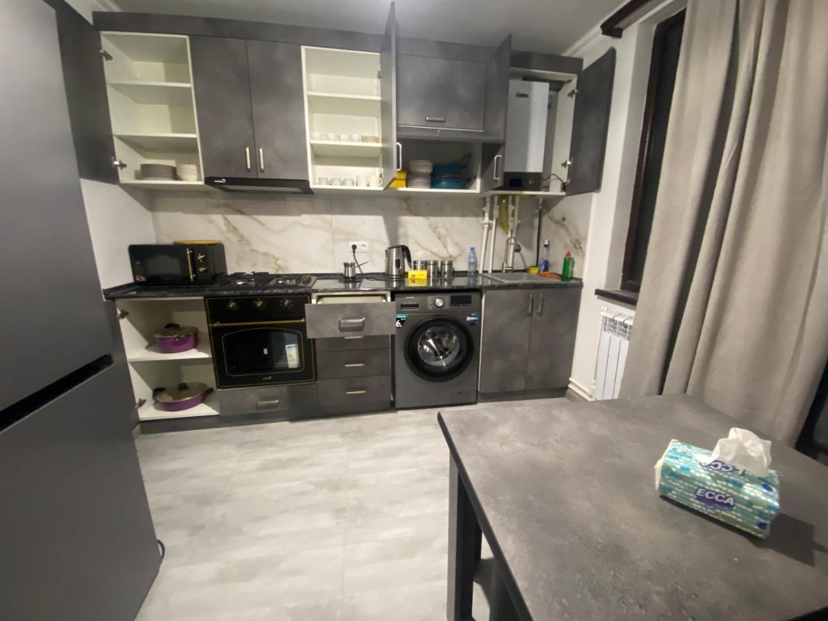 2 Cosy In Townhouse Near Airport Evn Apartment *